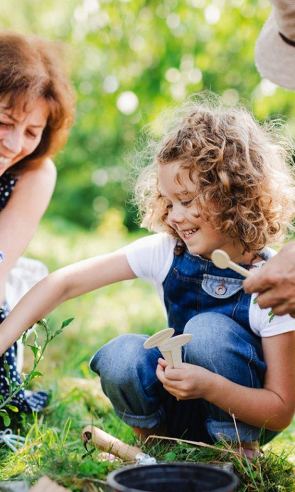 Çocukları Dışarıya Çıkarmak – Çocuklarla Bahçe İşi Yapmanın Hileleri